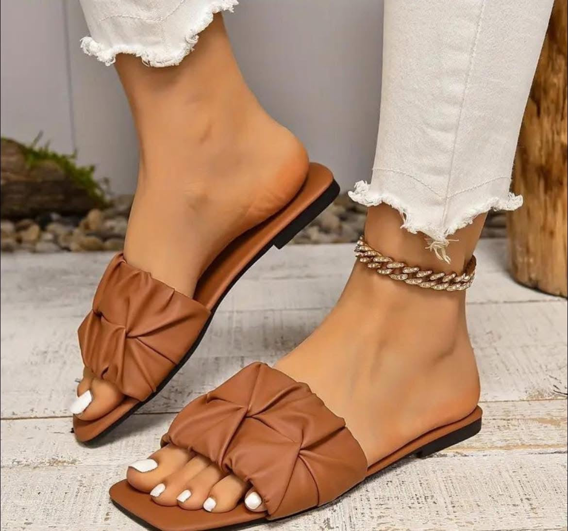Molly strap slider