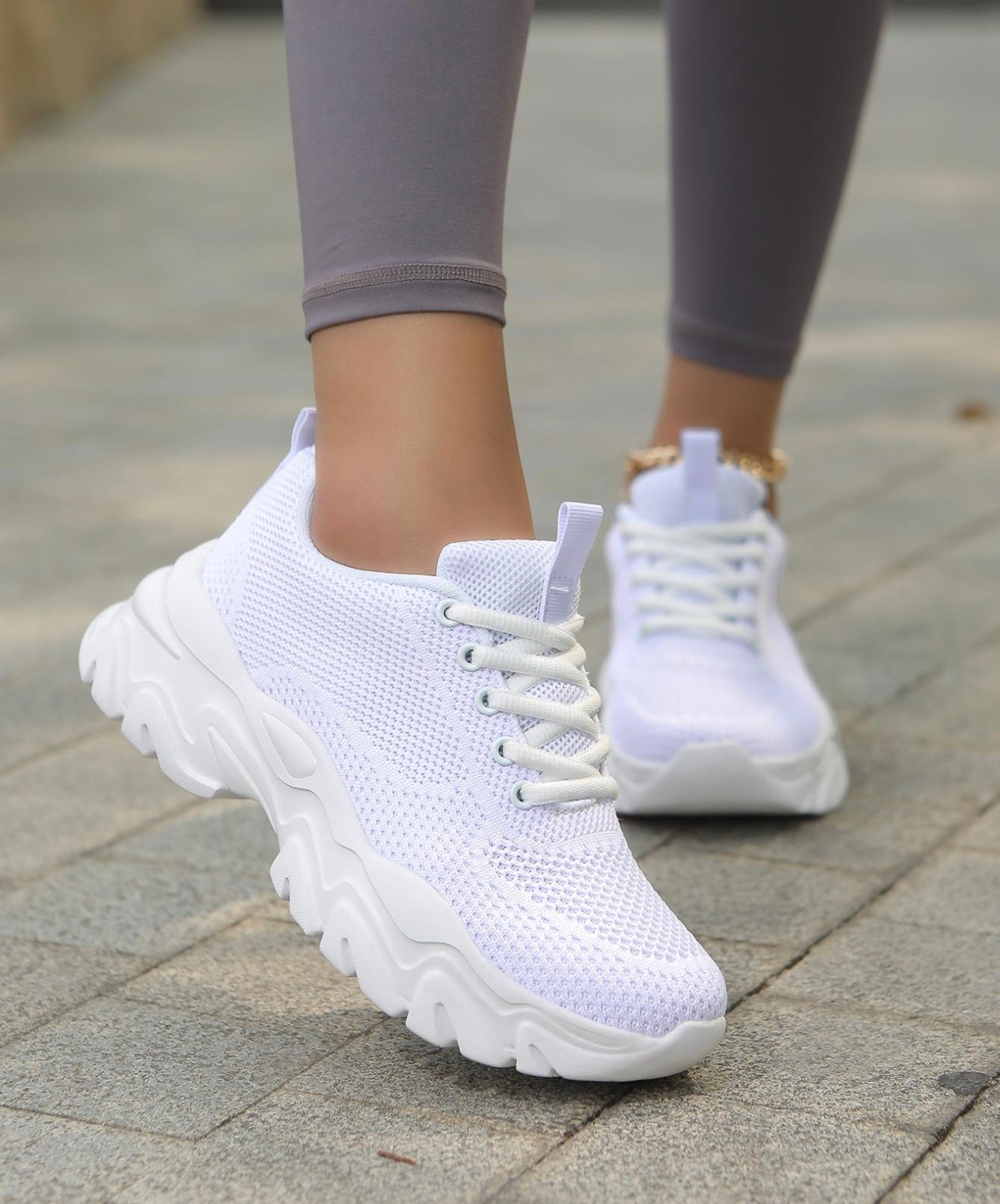 Daisy lace up trainer- White