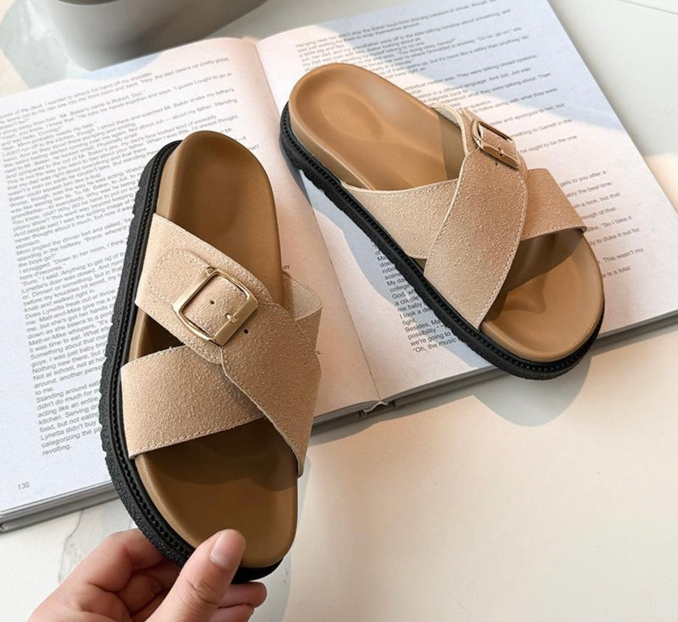 The classic sandal- beige