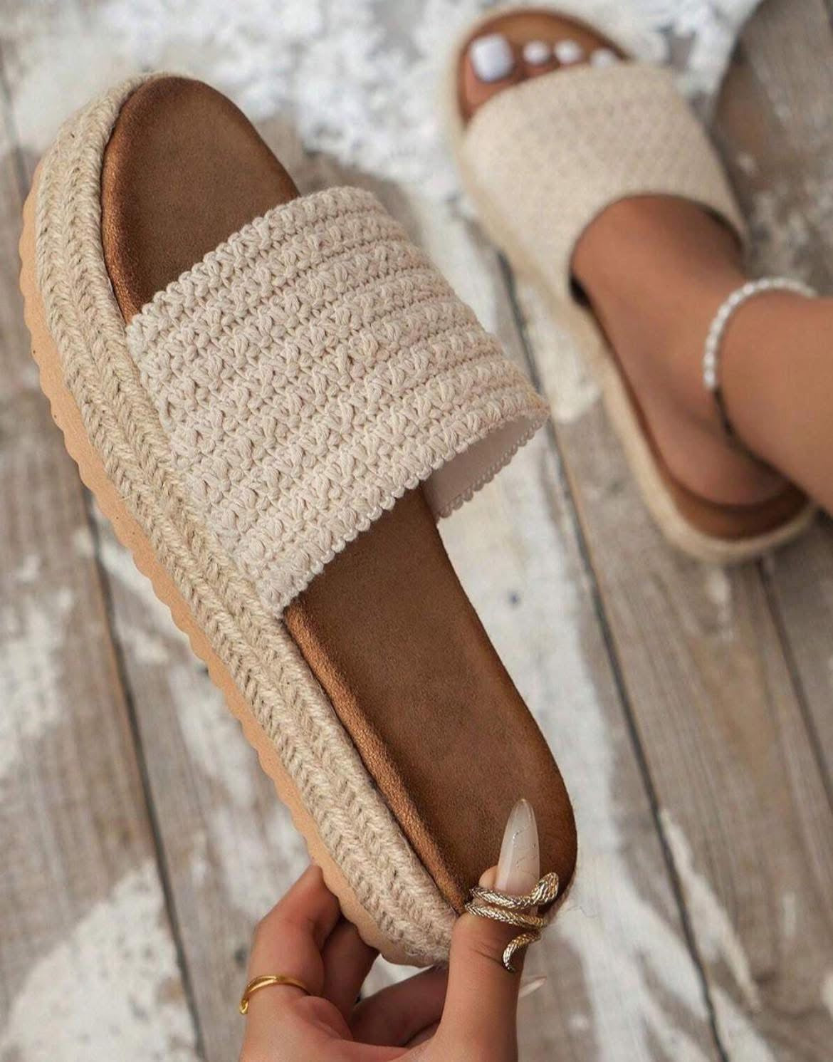 Maddie canvas slider