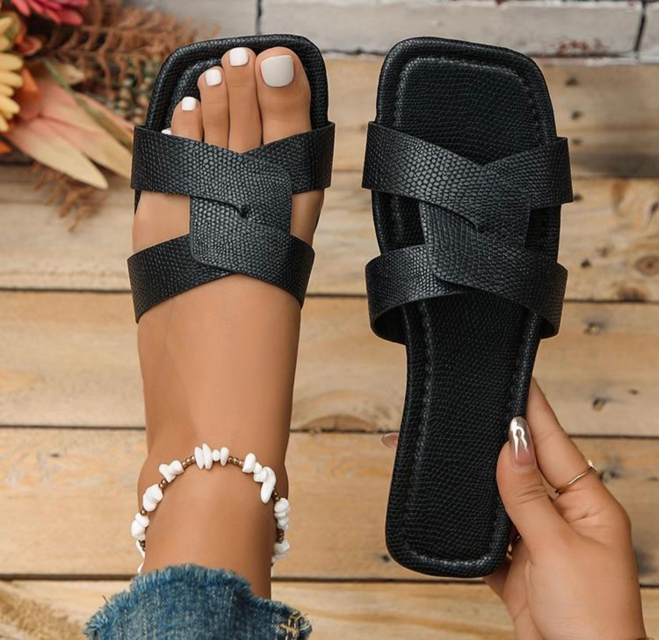 Lillie slider- Black