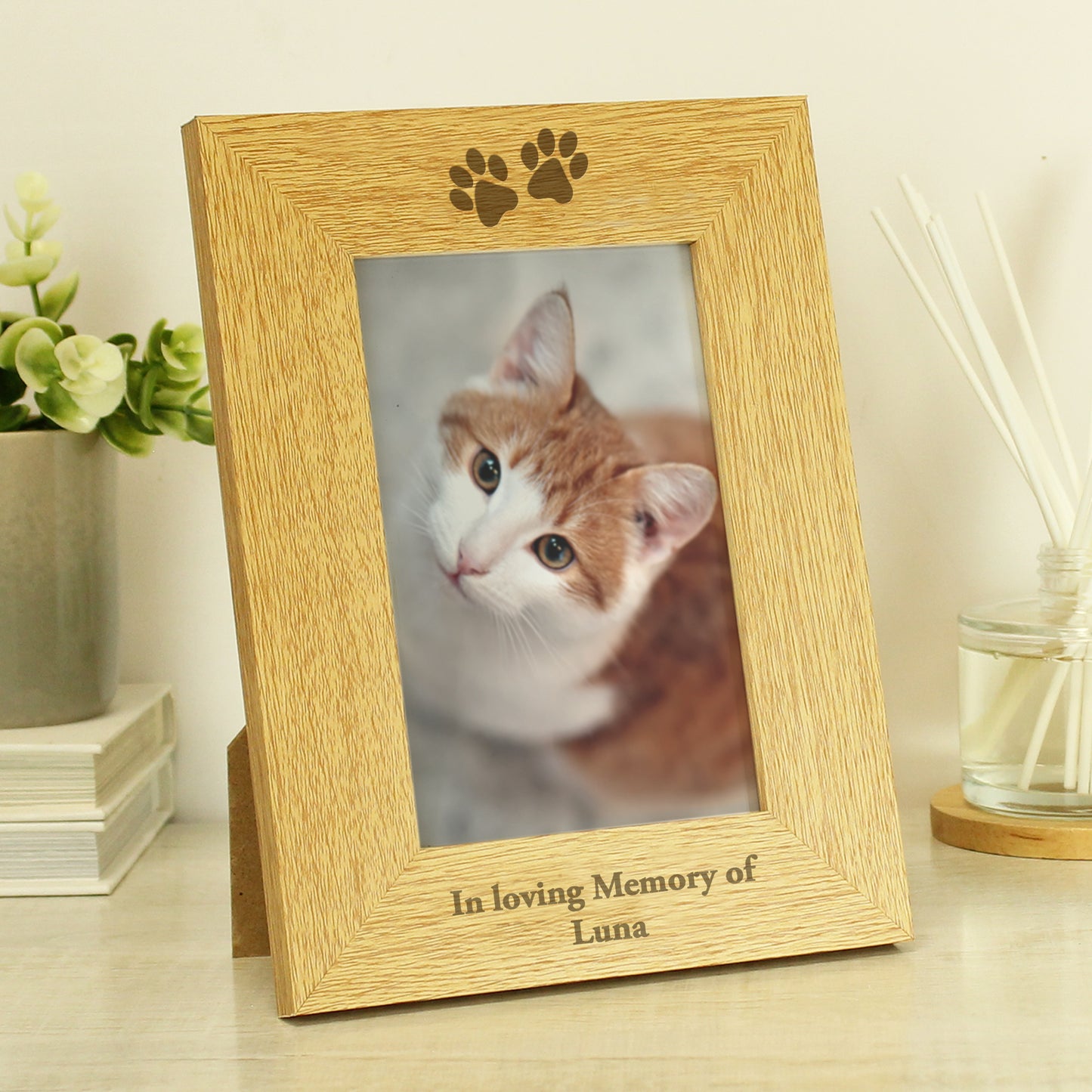 Personalised Oak Finish 6x4 Paw Prints Photo Frame